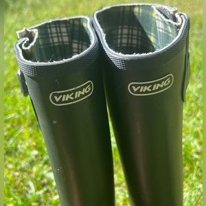 EUC - Viking Black Rubber Rainboots